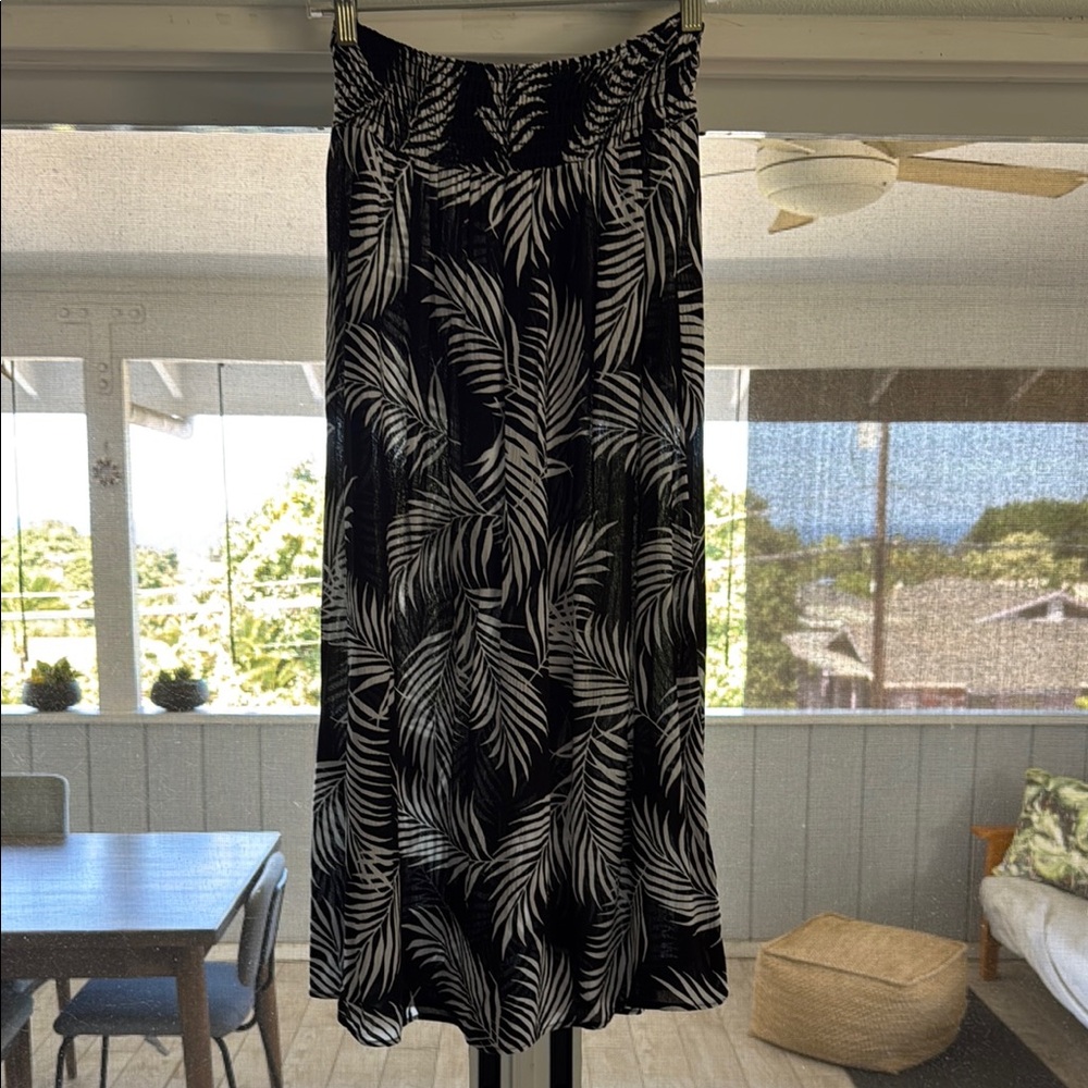 NWT! Boutique Black and White Palm Leaf Midi Skirt